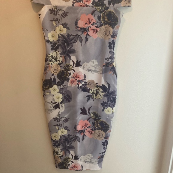 Boohoo Off-Shoulder Floral Dress - Picture 3 of 6